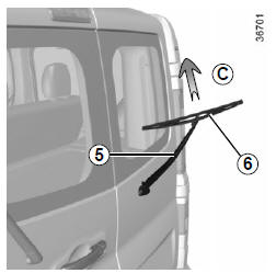 Renault Trafic. Balai d'essuie-vitre arrière sur portes arrière battantes
