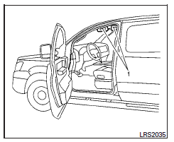 Nissan NV. Étiquettes d'avertissement concernant les coussins gonflables