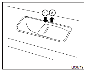 Nissan NV. Commande de glace électrique du côté du passager avant