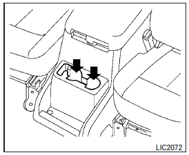 Nissan NV. Console centrale (selon l'équipement du véhicule)