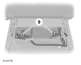 Ford Transit Custom. Remplacement de la batterie 12 v