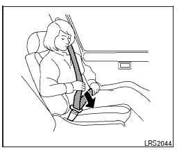 Nissan NV. Bouclage des ceintures de sécurité