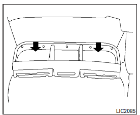 Nissan NV. Console au pavillon (selon l'équipement du véhicule) 