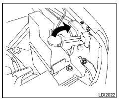 Nissan NV. Réservoir de liquide lave-glace de pare-brise